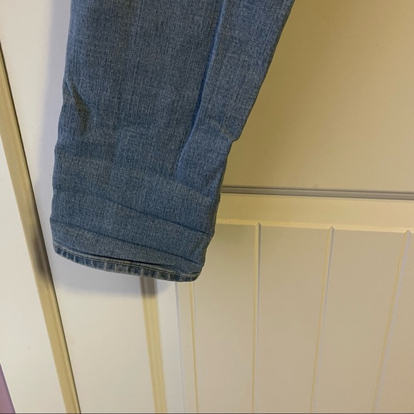 Ripped and Distressed Flirty Light Jeans - Picture 6 of 10